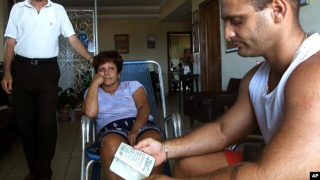 Chính phủ Cuba cho biết sẽ không còn đòi hỏi người dân xin thị thực xuất cảnh nếu họ muốn du hành ra nước ngoài