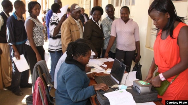 Wapiga kura wajiandikisha kabla ya uchaguzi mkuu
