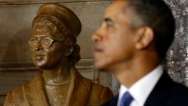 El presidente Barack Obama rinde tributo a Rosa Parks en el Congreso.