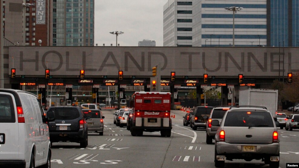 Entrada al túnel Holland que comunica la parte baja de Manhattan con Nueva Jersey.