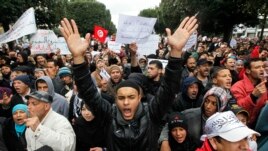 Les partisans d'Ennahda ont scandé des slogans anti-français