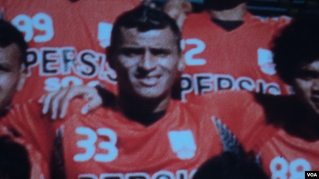 Pemain asal Paraguay Diego Mendieta, yang bermain untuk Persis Solo, tidak mendapat gaji empat bulan sampai ia meninggal karena sakit pada 2012. (Foto: Dok)