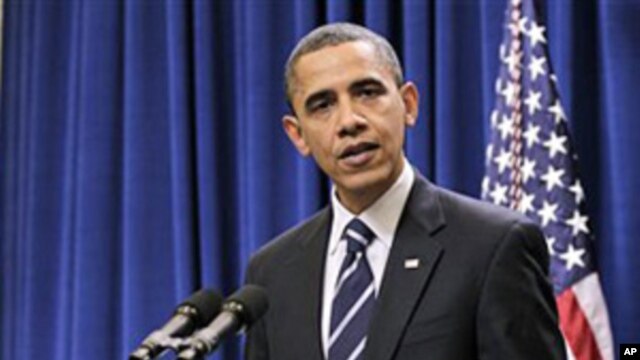 President Barack Obama makes a statement on a year-end bipartisan agreement to extend expiring tax cuts, 06 Dec 2010
