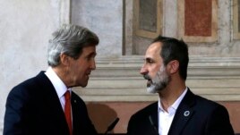 John Kerry aramukanya n'uhagarariye urugaga rurwanya ubutegetsi bwa Siriya Mouaz al-Khatib