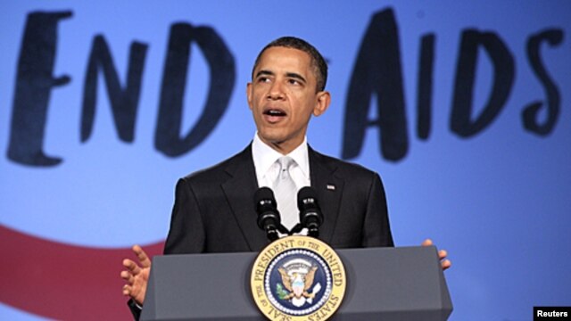Rais wa Marekani, Barack Obama akihutubia siku ya ukimwi duniani Disemba Mosi  2011 katika chuo kikuu cha George washington mjini Washington DC