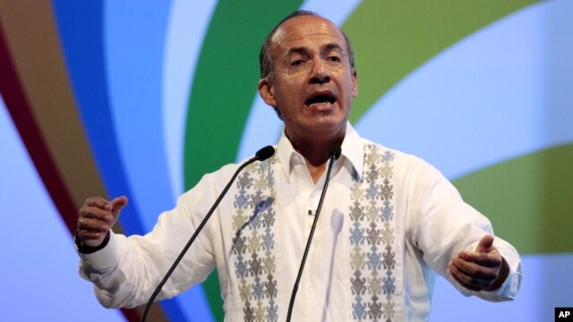 Será el primer presidente en funciones a quien se invita a hablar en el foro.