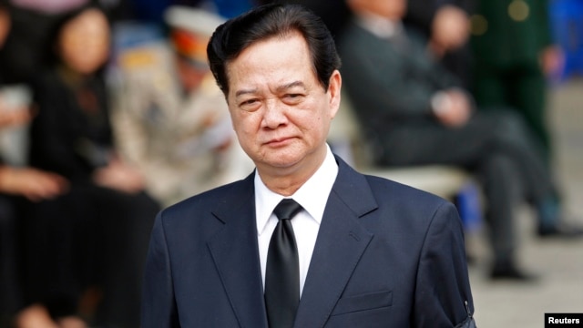 Thủ tướng Việt Nam Nguyễn Tấn Dũng loan báo sẽ trì hoãn thời hạn thu thuế tới 2 năm đối với các doanh nghiệp bị tổn thất và sẽ tính tới việc cắt giảm thuế xuất-nhập khẩu cho họ.