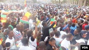 Youths march in Cameroon against the Nigerian terrorist group Boko Haram. Feb, 28 2015. (VOA/Moki Edwin Kindzeka)