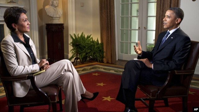 El presidente Barack Obama es entrevistado por la periodista Robin Roberts, de la cadena ABC. Obama declaró su apoyo inequívoco al matrimonio gay.