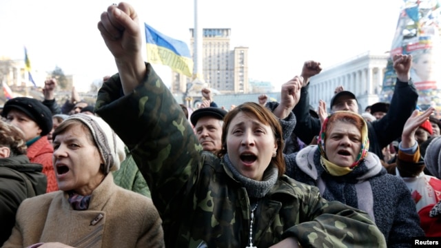 Người biểu tình chống chính phủ tại thủ đô Kyiv, ngày 27/2/2014.