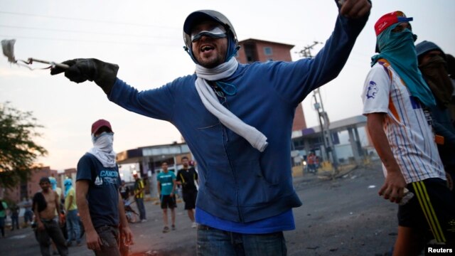 Người biểu tình chống chính phủ ở San Cristobal, Venezuela, 27/2/14