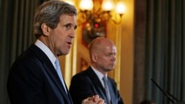 U.S. Secretary of State John Kerry (L) hold a joint news conference with Britain's Foreign Secretary William Hague following their meeting in London, Feb. 25, 2013.