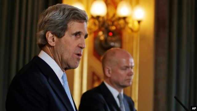 US Secretary of State John Kerry and Britain's Foreign Secretary William Hague during a news conference. (February 25, 2013)