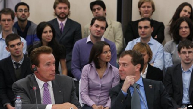 California Gov. Arnold Schwarzenegger, front left, and Russian President Dmitry Medvedev attend a round table discussion for U.S. and Russian investors and computer experts in the Skolkovo Moscow school of management in Moscow, 11 Oct  2010