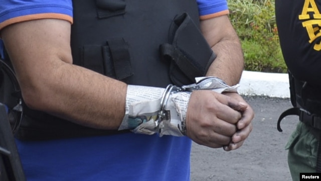 La policía colombiana anunció la captura de un narcotraficante estadounidense reclamado en Ecuador.