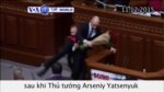 Thủ tướng Ukraine bị lôi khỏi bục diễn thuyết (VOA60)