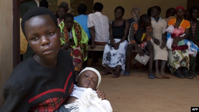 Women wait with their babies to be tested for HIV at a hospital in Bududa, eastern Uganda, September 27, 2011. 