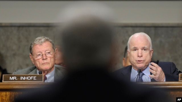 Thượng Nghị sĩ John McCain trong phiên điều trần về chức Bộ trưởng Quốc phòng của ông Chuck Hagel tại Điện Capitol ngày 31/1/2013.