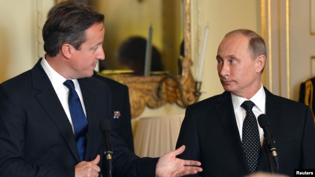 Thủ tướng Anh David Cameron (trái) và Tổng thống Nga Vladimir Putin tại London, ngày 16/6/2013. 