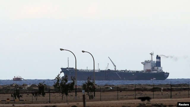Tàu chở dầu của Bắc Triều Tiên tại cảng Libya, ngày 8/3/2014. 
