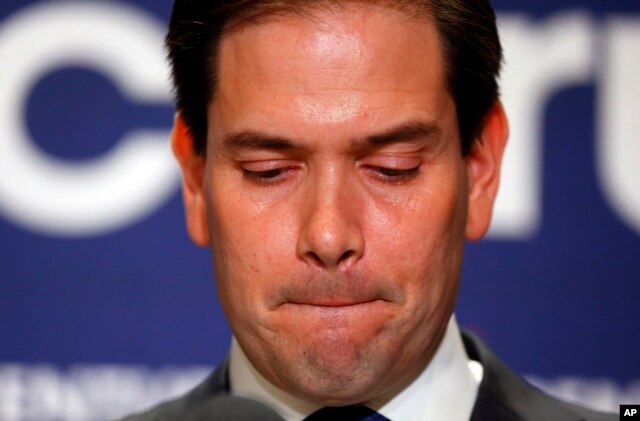 Senatori Marco Rubio i jep fund fushatës presidenciale