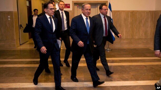Israeli Prime Minister Benjamin Netanyahu (C) attends a weekly cabinet meeting in Haifa, Nov. 27, 2016. Commenting on the fires, Netanyahu said that "whoever incites to arson, we will act against them with full force."