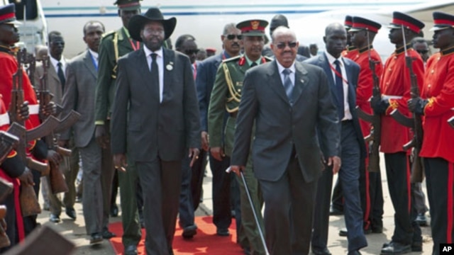 South Sudan's President Salva Kiir (L) and Sudan's President Omar Hassan al-Bashir walk at Juba airport. Tens of thousands of South Sudanese danced and cheered as their new country formally declared its independence on Saturday, a hard-won separation from