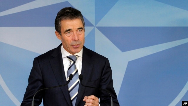 Tổng thư ký NATO Anders Fogh Rasmussen phát biểu trong cuộc họp báo tại Brussels, ngày 21/2/2013.