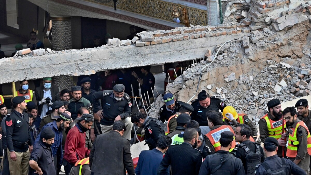 Pakistán 34 muertos y 150 heridos en ataque a mezquita