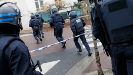 Paris, vriten tre pengmarrësit