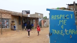 Bright messages on the toilet's walls are not enough to prevent vandalism in Diepsloot, South Africa, December 2012. (VOA/S. Honorine)