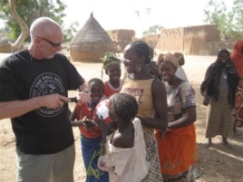 Dave Stahl helps children pump their soccer balls in Niger. (Courtesy Project Play Africa)