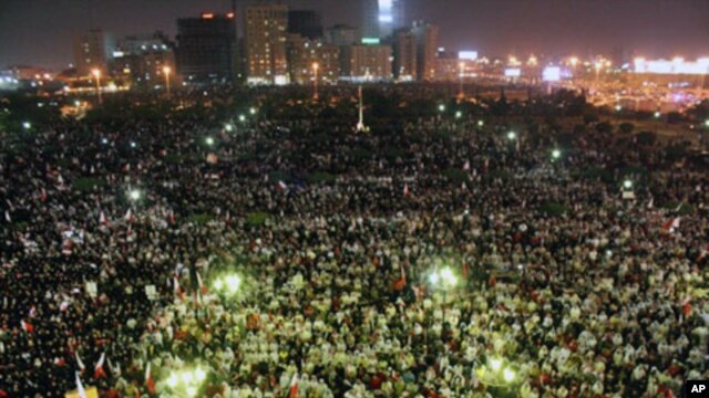Pro-government supporters rally in Bahrain following a week of opposition protests