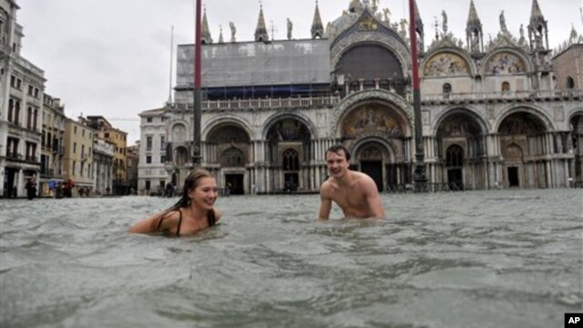 Nước ngập trong thành phố Venice của Ý