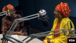 Nigerian first lady Hajiya Aisha Buhari (R) with VOA Hausa’s Jamila Kabiru Fagge