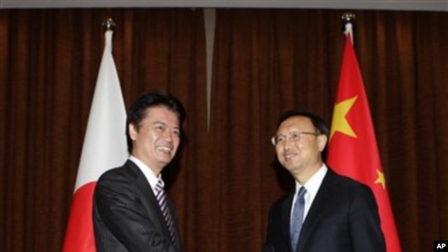 Japanski šef diplomatije Koićiro Gemba i njegov kineski kolega Jang Djieči (arhivski snimak susreta u Pekingu, 23. novembra 2011.)
