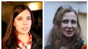 ႐ုရွားတီးဝုိင္း Pussy Riot အဖဲြ႔ဝင္ Nadezhda Tolokonnikova (ဝဲ) နဲ႔ Maria Alyokhina (ယာ) (ဒီဇင္ဘာ ၂၃၊ ၂၀၁၃)