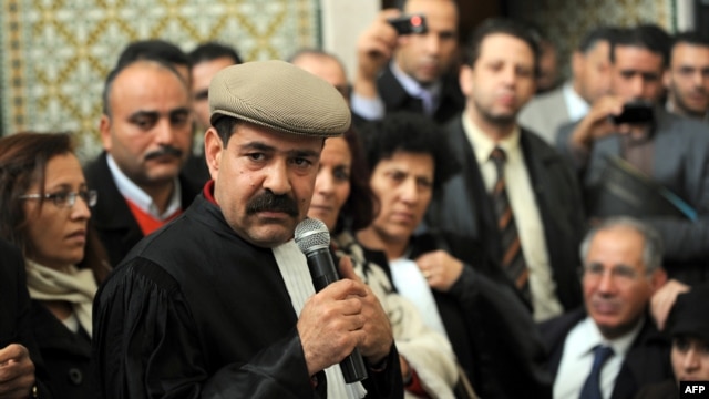 Shokri Belaid, dunyoviy tuzum taradori, hukmron islomiy "Innah"da partiyasining tanqidchilaridan edi