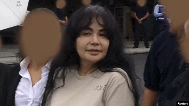 Mexico handed Sandra Avila, Mexico's highest-profile woman drug smuggler known as the 'Queen of the Pacific,' over to US authorities to face trafficking charges north of the border, August 9, 2012.