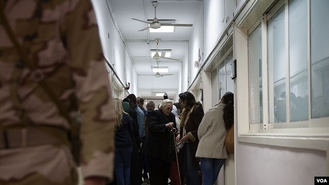 Egypt's army is overseeing the referendum vote, Cairo, Saturday, Dec. 22, 2012. (Yuli Weeks for VOA).
