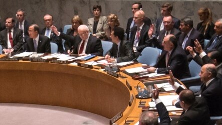 wajumbe wa Baraza la Usalama wakipiga kura kuangamiza silaha za kemikali za Syria