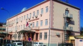Lëndë acide në fytyrë një gjykatëseje në Vlorë
