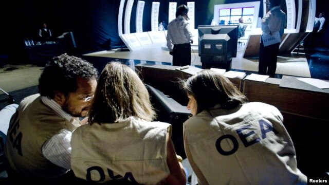 Durante los comicios de 2008, la OEA también envió una comisión de observadores a Paraguay.