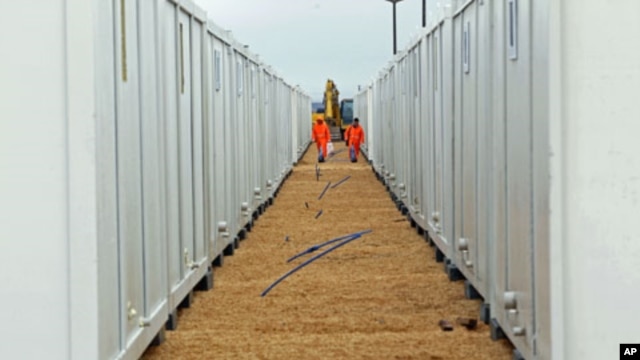 Workers walk between container houses on the Turkish-Syrian border in the southeastern city of Kilis, Turkey, February 2012. (file photo)
