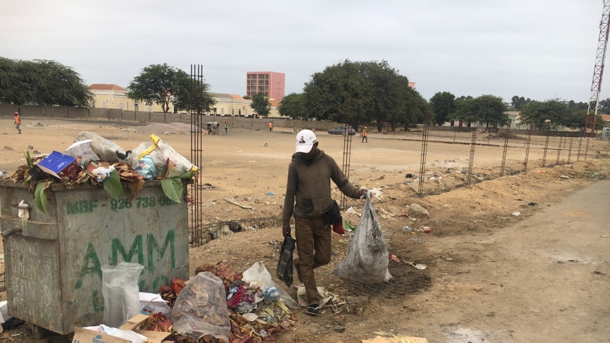 Quase Metade Da Popula O De Angola Vive Na Pobreza