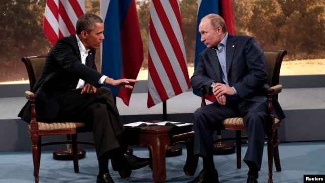 Tổng thống Mỹ Barack Obama và Tổng thống Nga Vladimir Putin trong một cuộc gặp bên lề hội nghị G8 diễn ra hồi tháng 6.