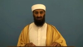 Ảnh chụp lại từ video được ODNI công bố cho thấy Osama Bin Laden đang tập duyệt cho một bài phát biểu khi trùm khủng bố này xuất hiện trong một video có liên hệ tới gói tài liệu đã được giải mật và đăng tải trên website của ODNI.