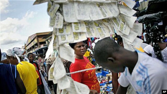 Street markets reopen in Abidjan, Ivory Coast, after results released early saw President Laurent Gbagbo and opposition leader Alassane Ouattara face each other in a run-off election for president, 4 Nov 2010