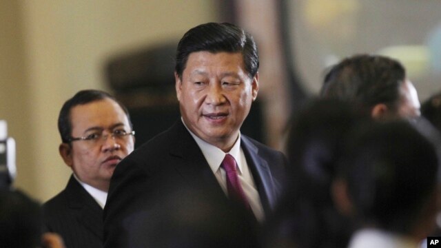 中国国家主席习近平在印尼国会发表过演说后离开国会大厦。（2013年10月3日） 