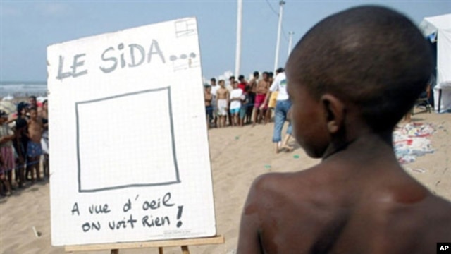 A Morrocan child looks at a sign on a Casablanca beach where an outreach campaign against AIDS is held, organized by the Morrocan Youth Association Against AIDS (AMJCS) (2002 file photo)